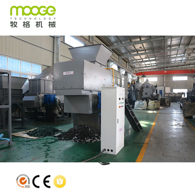 Flake Plastic Waste Shredder Machine Carton Paper 2000kg/H Water Bottle